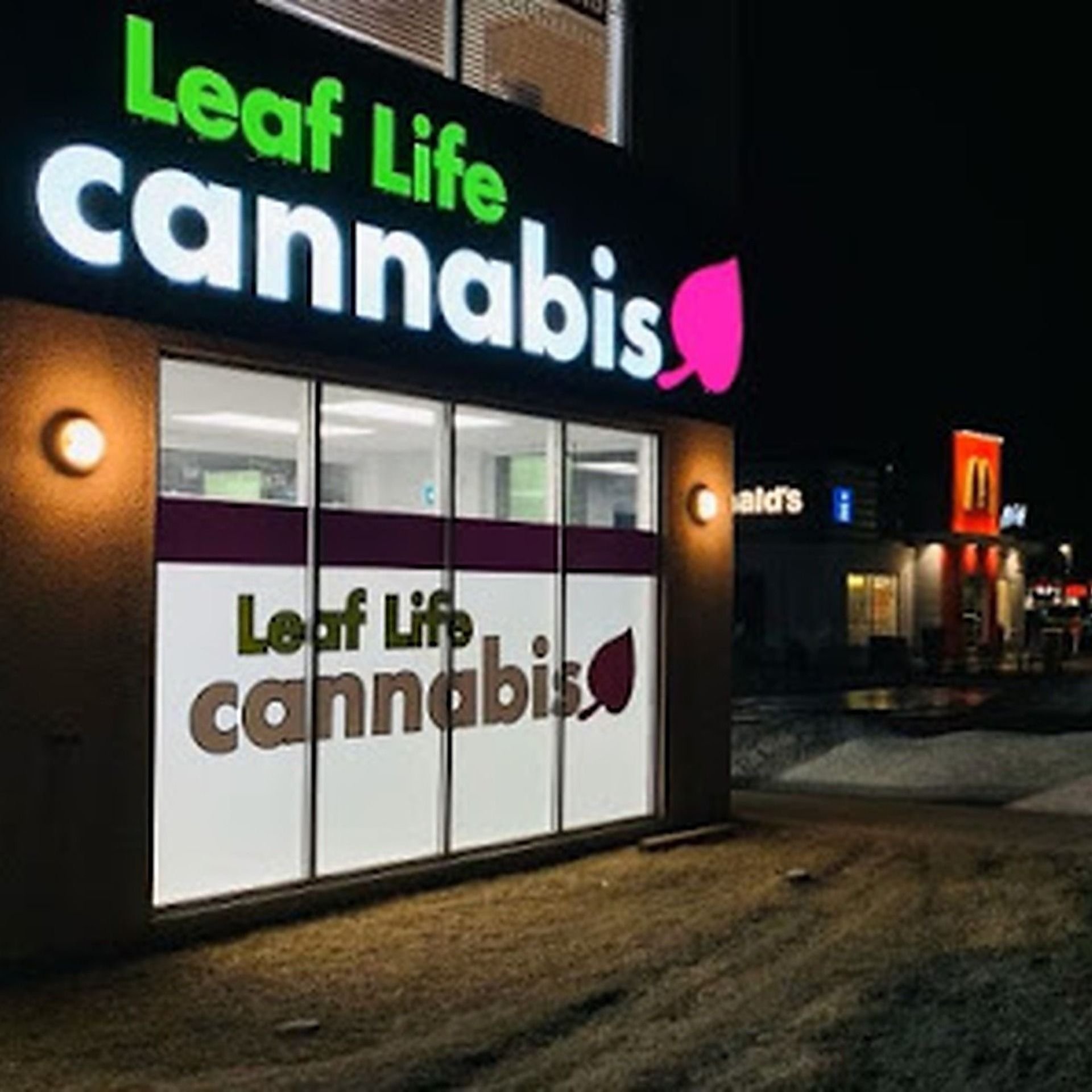 Cannabis Store Leaf Life - Calgary - Monterey Park - 0