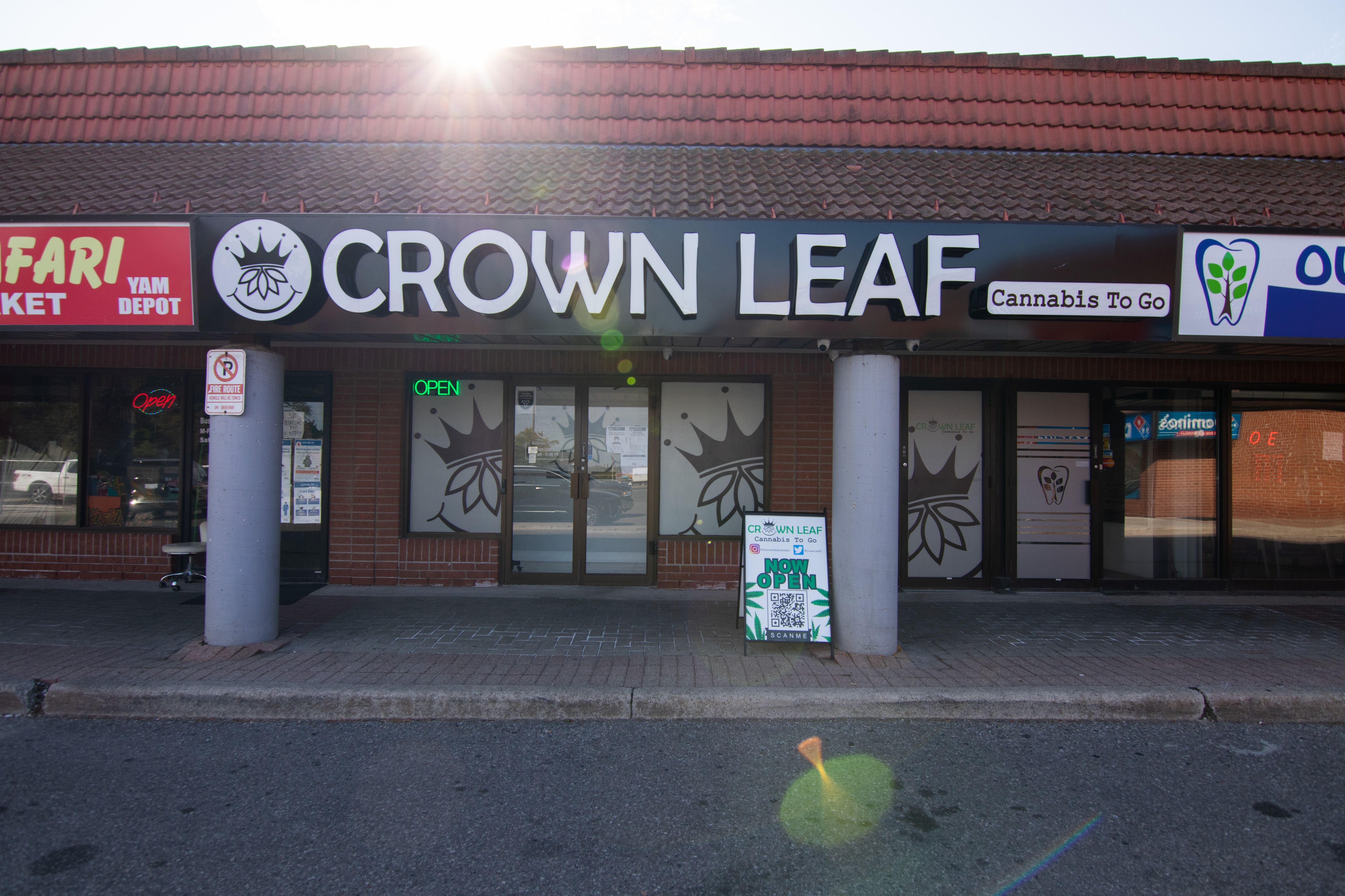 Cannabis Store Crown Leaf Cannabis - Brampton - Steeles Ave - 3