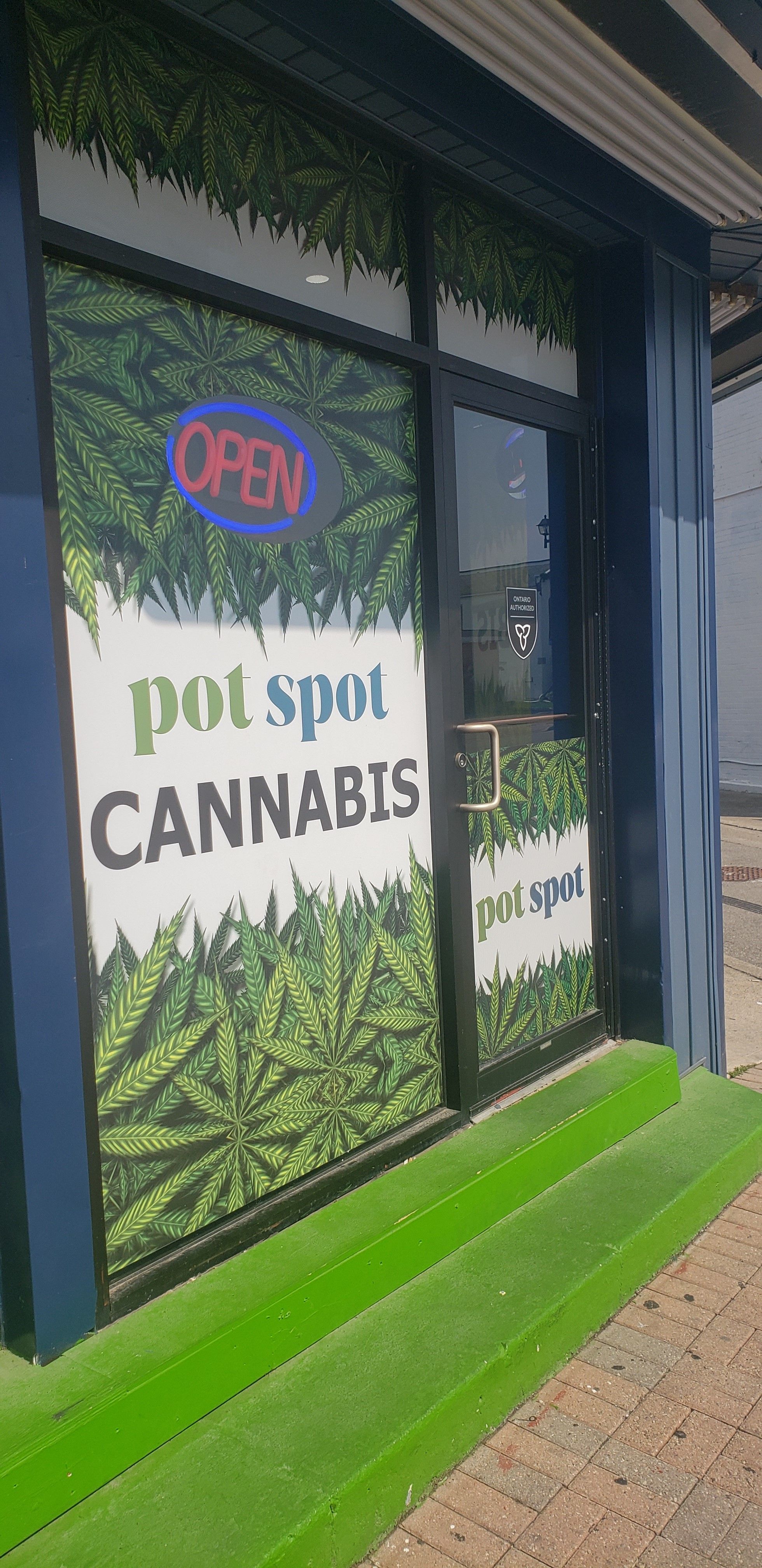 Cannabis Store Pot Spot - Niagara Falls - 16